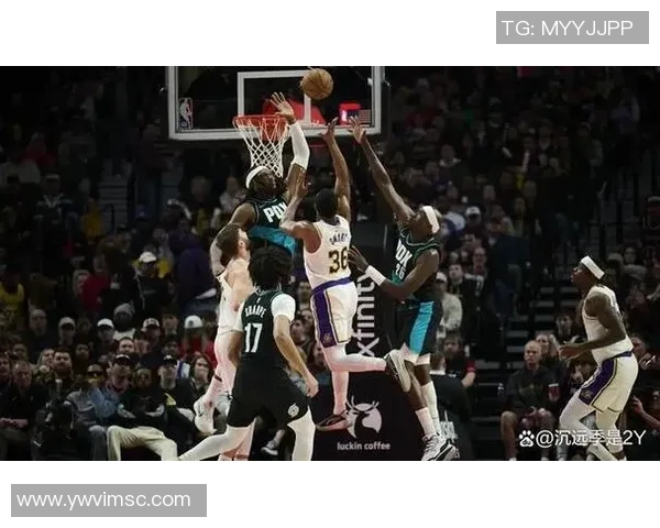 分明在场上一点效果都没有,湖人却非要将他留在轮换阵型中? 分明在场上一点效果都没有,湖人却非要将他留在轮换阵型中?